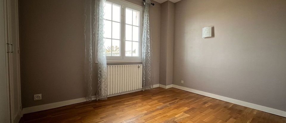 Maison 9 pièces de 160 m² à Girolles (45120)