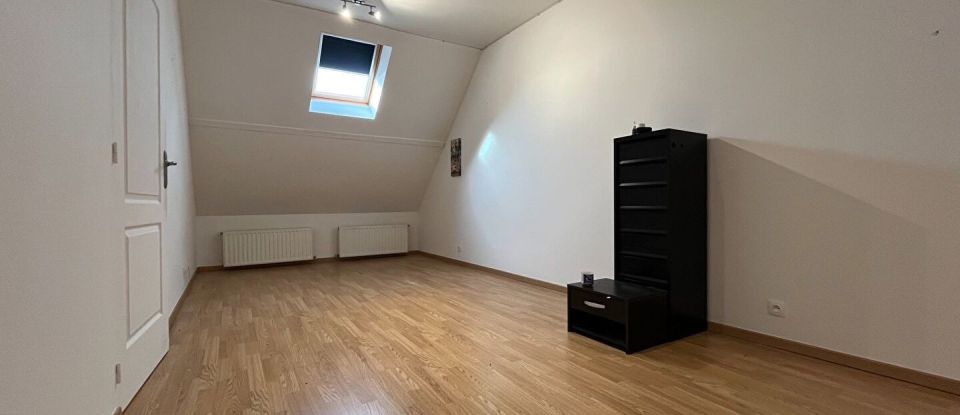 Maison 9 pièces de 160 m² à Girolles (45120)