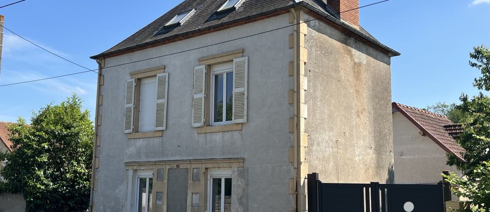 Maison de village 4 pièces de 94 m² à Pierrefitte-sur-Loire (03470)