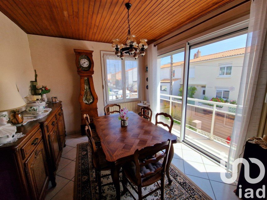 House 6 rooms of 110 m² in Les Sables-d'Olonne (85100)