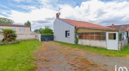 House 7 rooms of 160 m² in Saint-Jean-de-Beugné (85210)