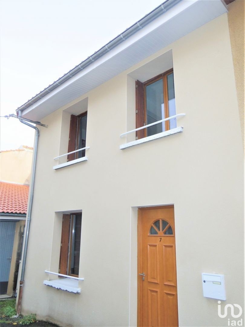 House 4 rooms of 74 m² in Châteaugay (63119)