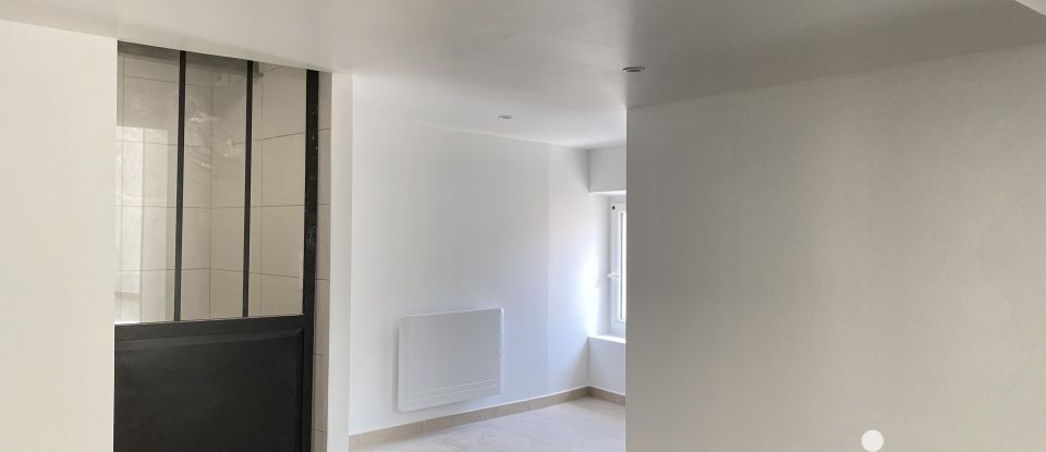 Duplex 5 pièces de 74 m² à Eyguières (13430)