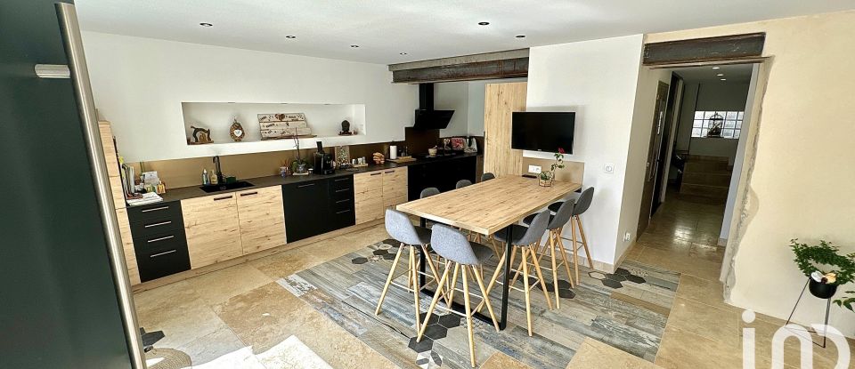 Demeure 8 pièces de 214 m² à Saint-Marcel-lès-Sauzet (26740)