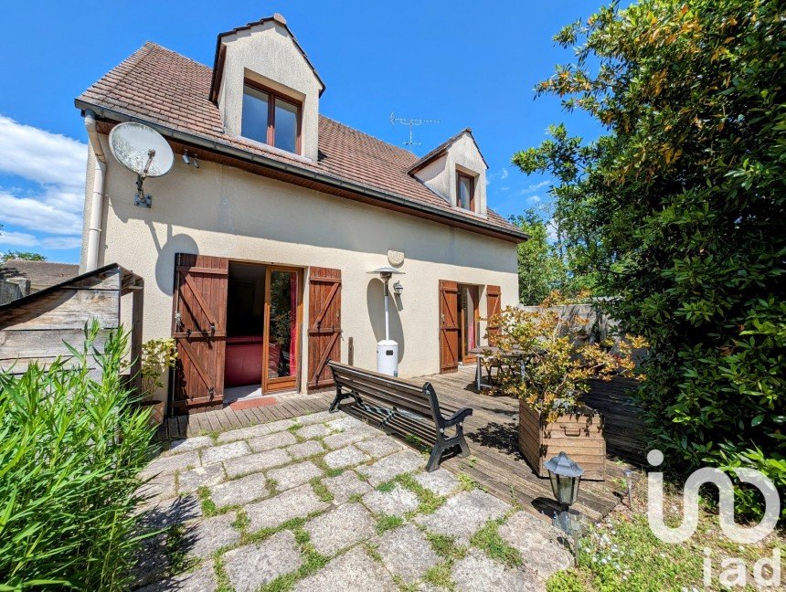 Traditional house 7 rooms of 140 m² in Les Mureaux (78130)