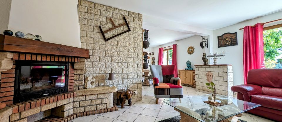 Traditional house 7 rooms of 140 m² in Les Mureaux (78130)