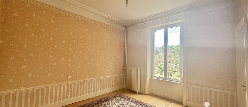 Château 33 pièces de 337 m² à Saint-Nabord (88200)