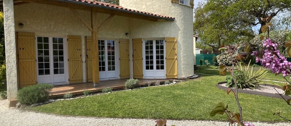 House 5 rooms of 150 m² in Saint-Médard-d'Eyrans (33650)