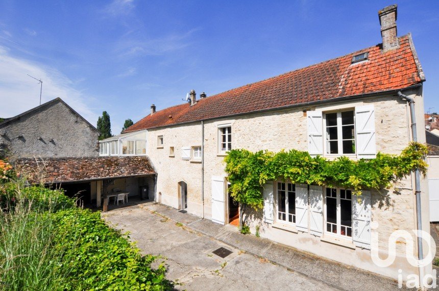 Maison traditionnelle 6 pièces de 176 m² à Goussonville (78930)