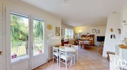 House 6 rooms of 130 m² in Cucuron (84160)