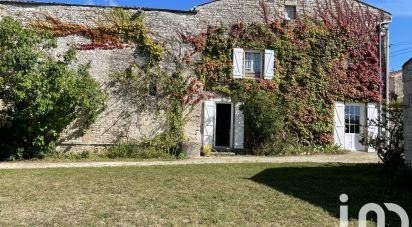 Country house 6 rooms of 212 m² in Saint-Jean-d'Angély (17400)
