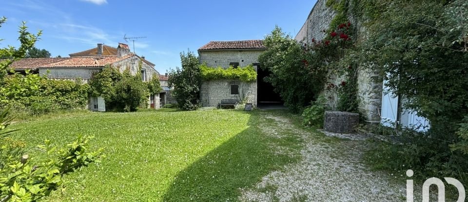 Country house 6 rooms of 212 m² in Saint-Jean-d'Angély (17400)