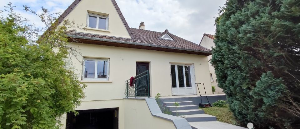 House 8 rooms of 137 m² in Ézanville (95460)