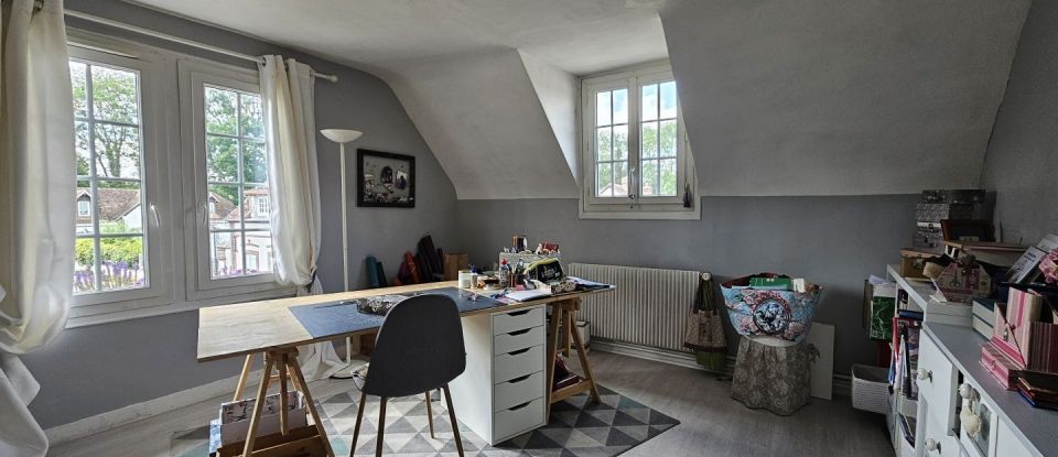 Maison 10 pièces de 216 m² à Sainte-Gemme-Moronval (28500)