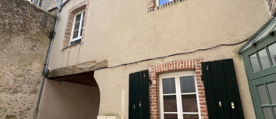 Building in Évron (53600) of 242 m²