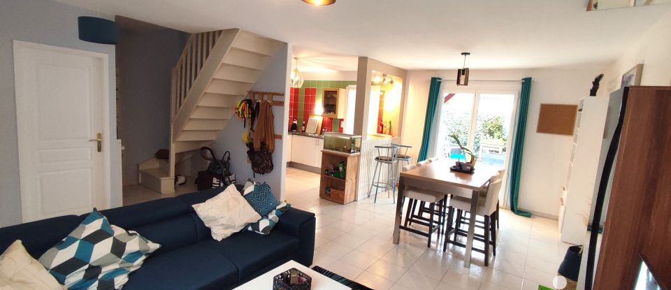 Maison 4 pièces de 84 m² à Saint-Martin-de-Hinx (40390)