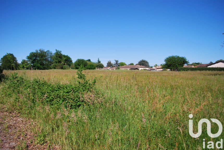 Land of 1,900 m² in Saint-Pierre-d'Eyraud (24130)