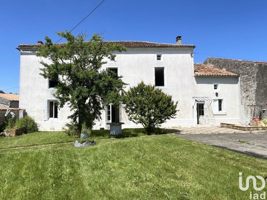 House 6 rooms of 183 m² in Fontenille-Saint-Martin-d'Entraigues (79110)