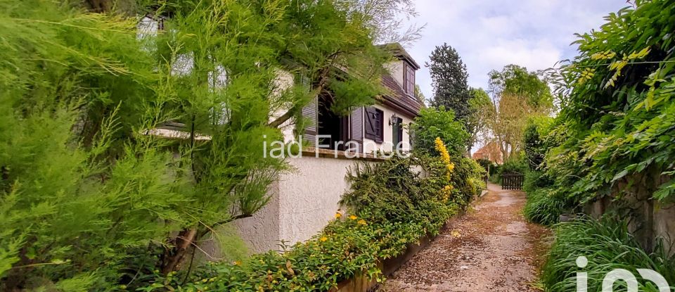 Maison 10 pièces de 219 m² à Saint-Nom-la-Bretèche (78860)