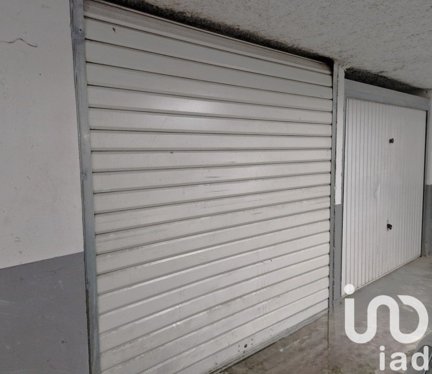 Parking/garage/box de 12 m² à Évry (91000)