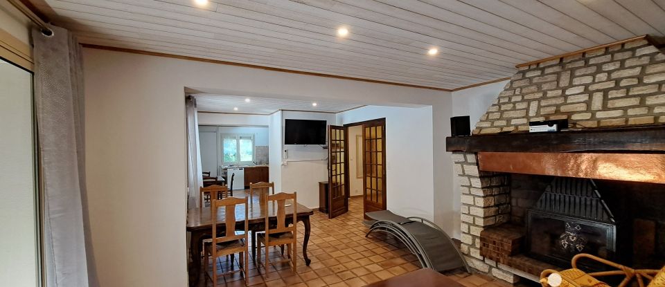 Maison traditionnelle 4 pièces de 95 m² à Saint-Remèze (07700)
