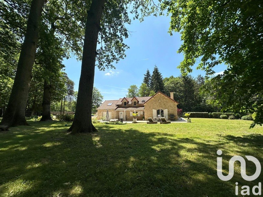 Maison traditionnelle 6 pièces de 140 m² à Clairefontaine-en-Yvelines (78120)