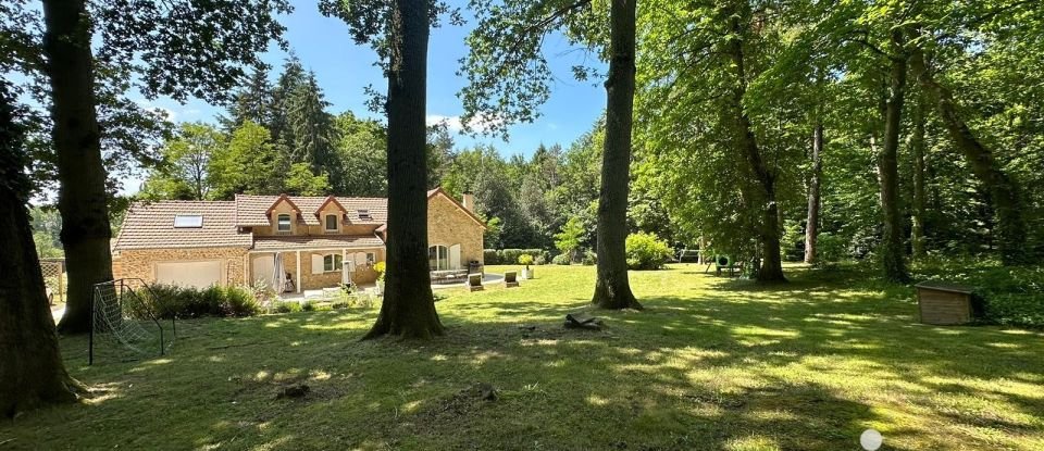 Traditional house 6 rooms of 140 m² in Clairefontaine-en-Yvelines (78120)