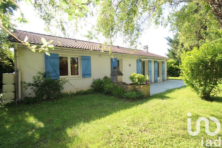 House 5 rooms of 104 m² in Saint-Pavace (72190)