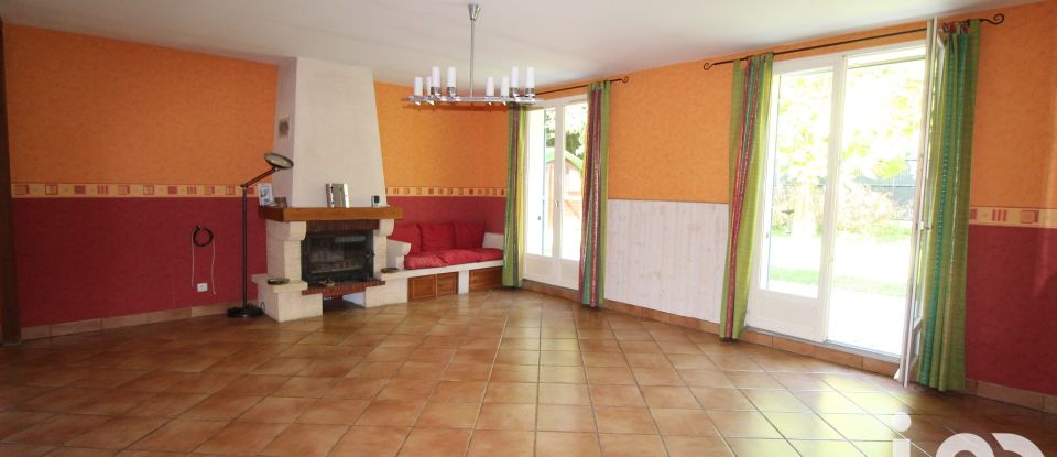 House 5 rooms of 104 m² in Saint-Pavace (72190)