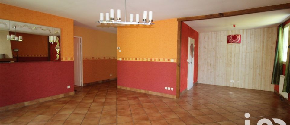 House 5 rooms of 104 m² in Saint-Pavace (72190)