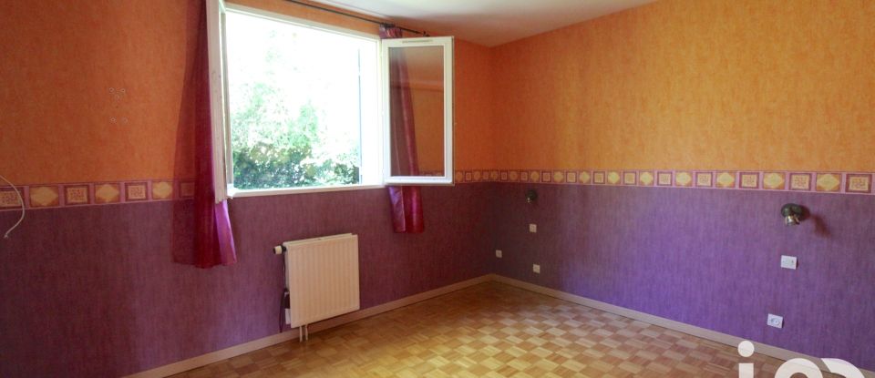 House 5 rooms of 104 m² in Saint-Pavace (72190)