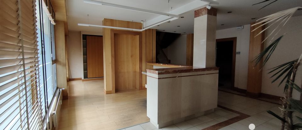 Duplex 10 pièces de 242 m² à Aubusson (23200)