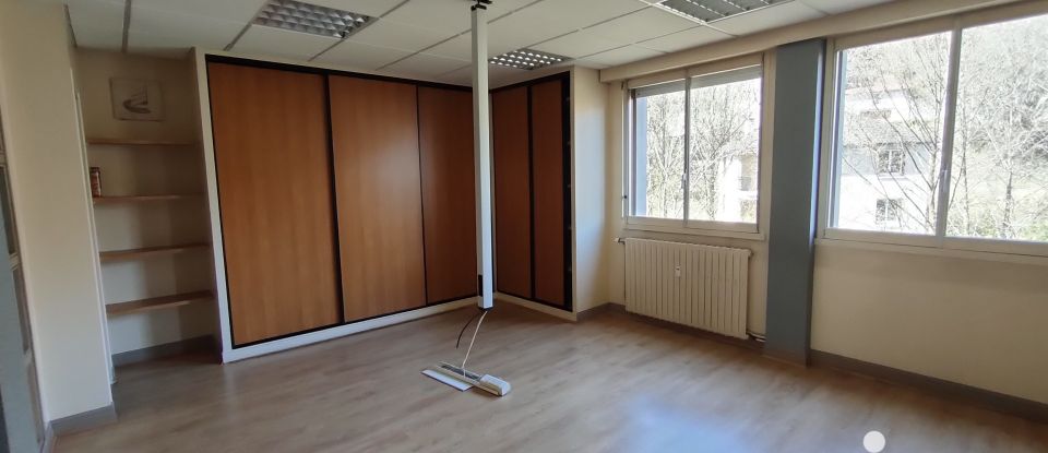 Duplex 10 pièces de 242 m² à Aubusson (23200)