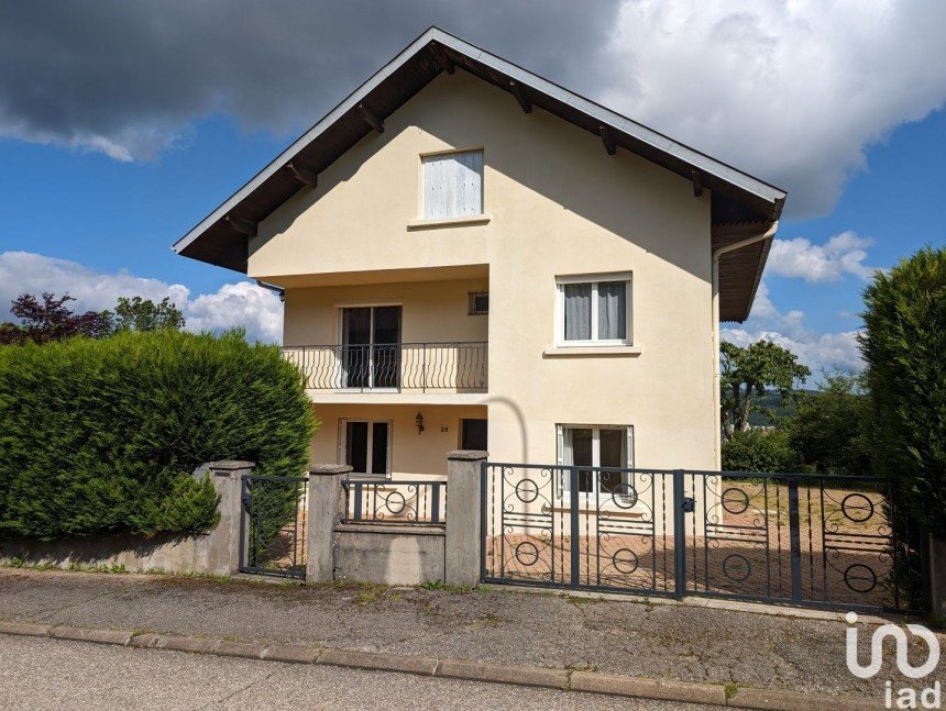 Maison 9 pièces de 120 m² à Oyonnax (01100)