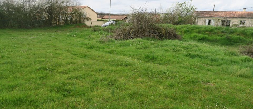 Land of 1,578 m² in Archigny (86210)