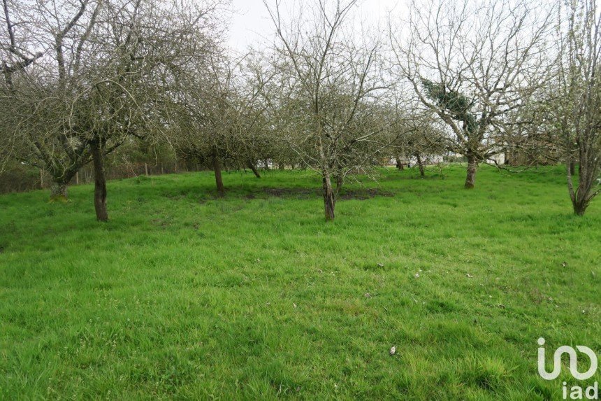 Land of 1,578 m² in Archigny (86210)