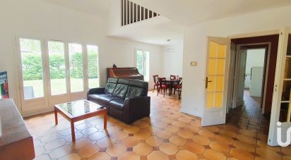 Traditional house 6 rooms of 150 m² in Bures-sur-Yvette (91440)