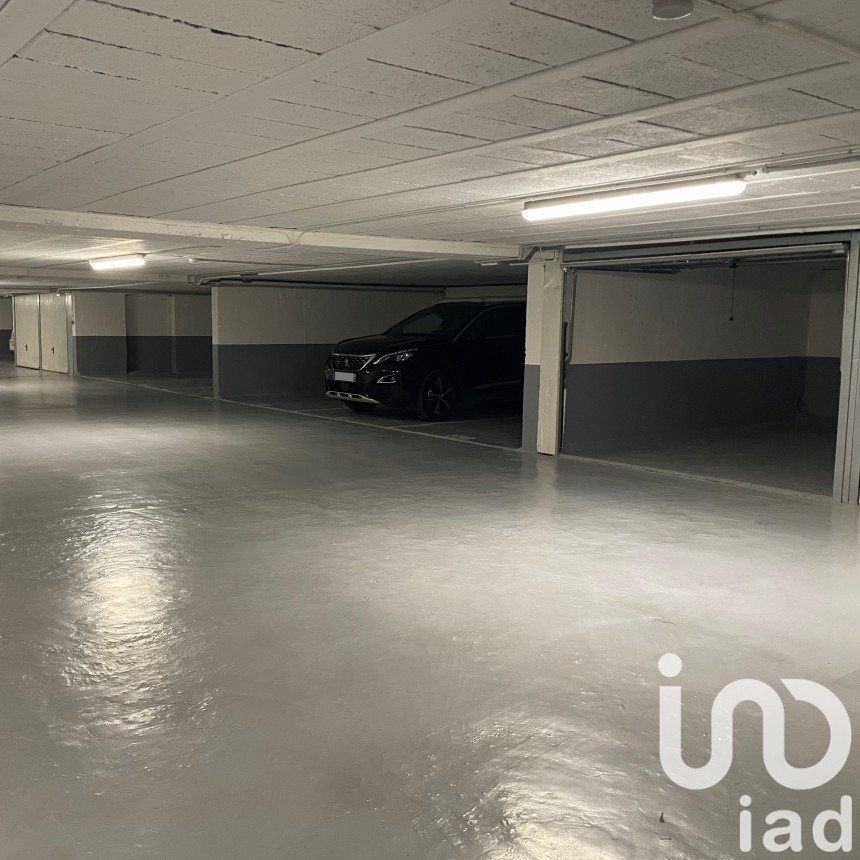 Parking/garage/box de 513 m² à Paris (75019)