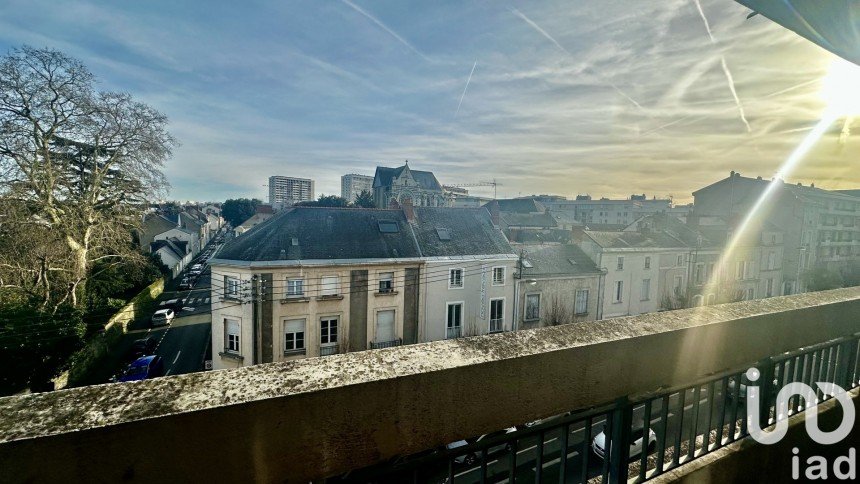 Apartment 2 rooms of 53 m² in Angers (49100)