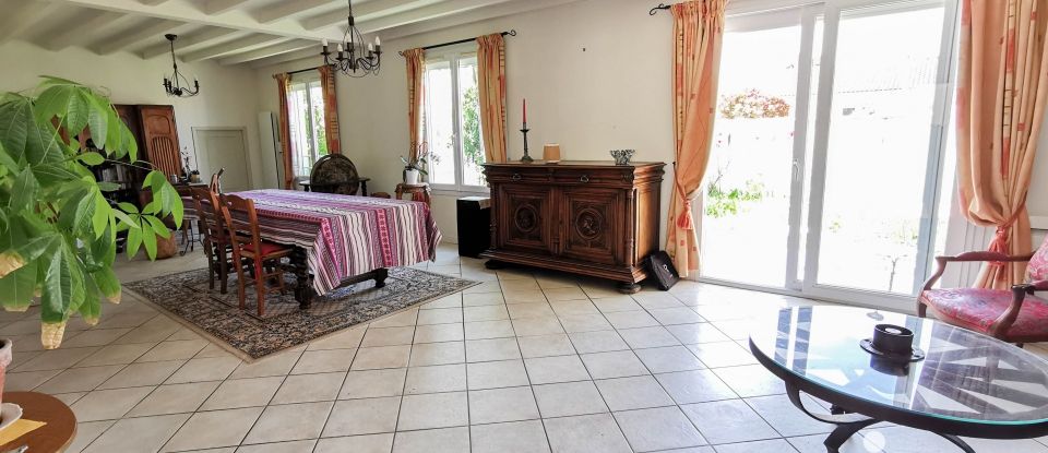 Traditional house 5 rooms of 113 m² in Villedoux (17230)