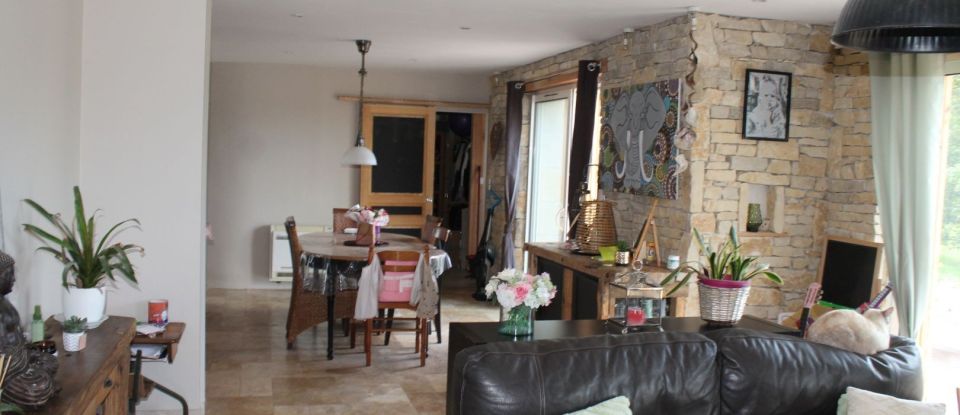 House 4 rooms of 150 m² in Boisredon (17150)