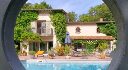 Country house 8 rooms of 248 m² in Saint-Laurent-sur-Sèvre (85290)