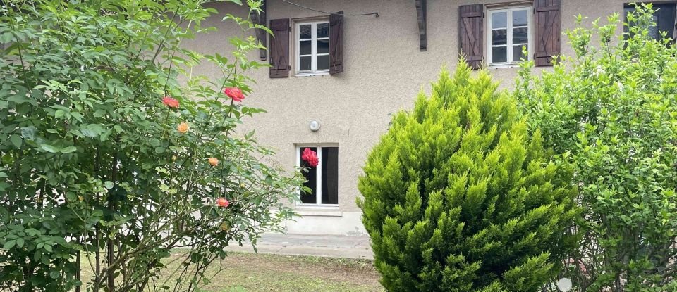 Village house 5 rooms of 127 m² in Saint-Genis-les-Ollières (69290)