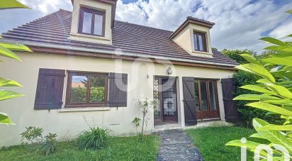 Traditional house 7 rooms of 118 m² in Ponthévrard (78730)