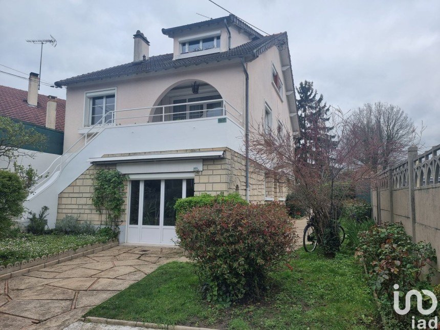 House 12 rooms of 252 m² in Sucy-en-Brie (94370)