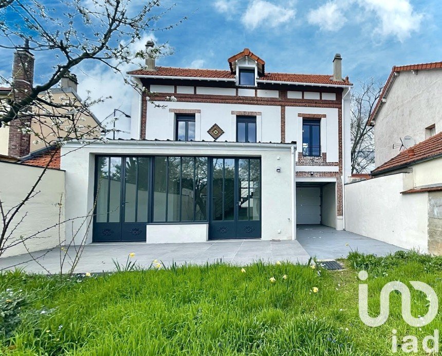 House 6 rooms of 140 m² in Saint-Maur-des-Fossés (94100)