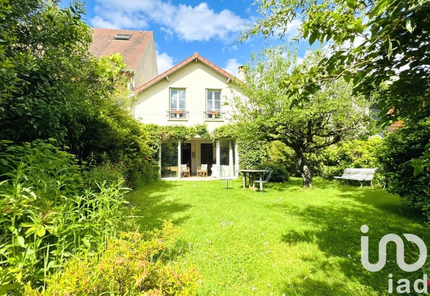 House 7 rooms of 150 m² in Versailles (78000)
