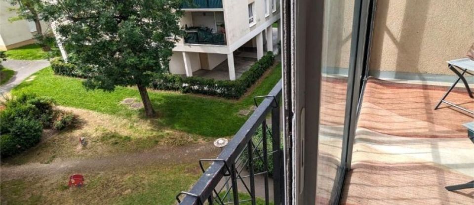 Apartment 3 rooms of 71 m² in Évry (91000)