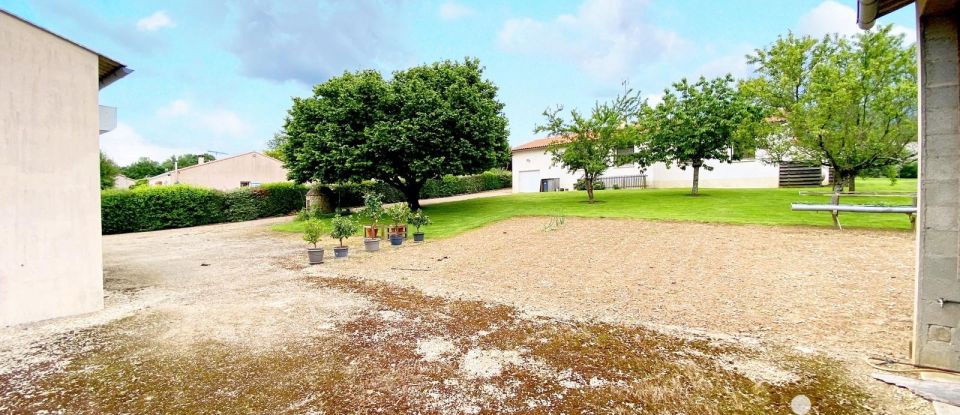 Maison 6 pièces de 110 m² à Azay-le-Brûlé (79400)