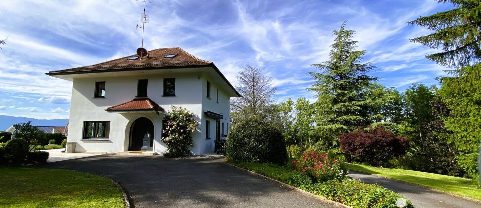 Maison traditionnelle 7 pièces de 210 m² à Archamps (74160)